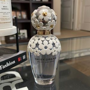 Marc Jacobs Daisy Dream perfume
